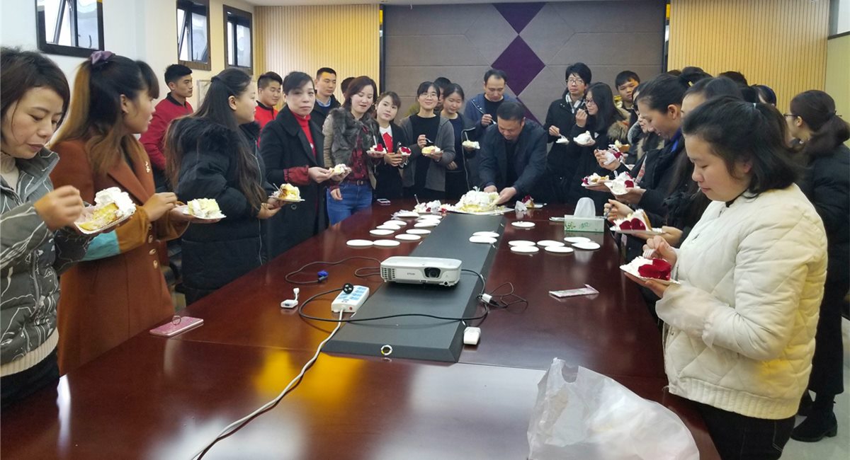 亚星国际控股祝全天下女王节日快乐！