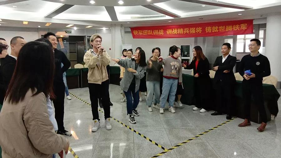 亚星国际控股晨会：增进企业文化建设，展示亚星国际人风范！