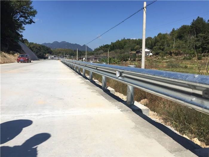 半刚性波形护栏的作用和施工要领