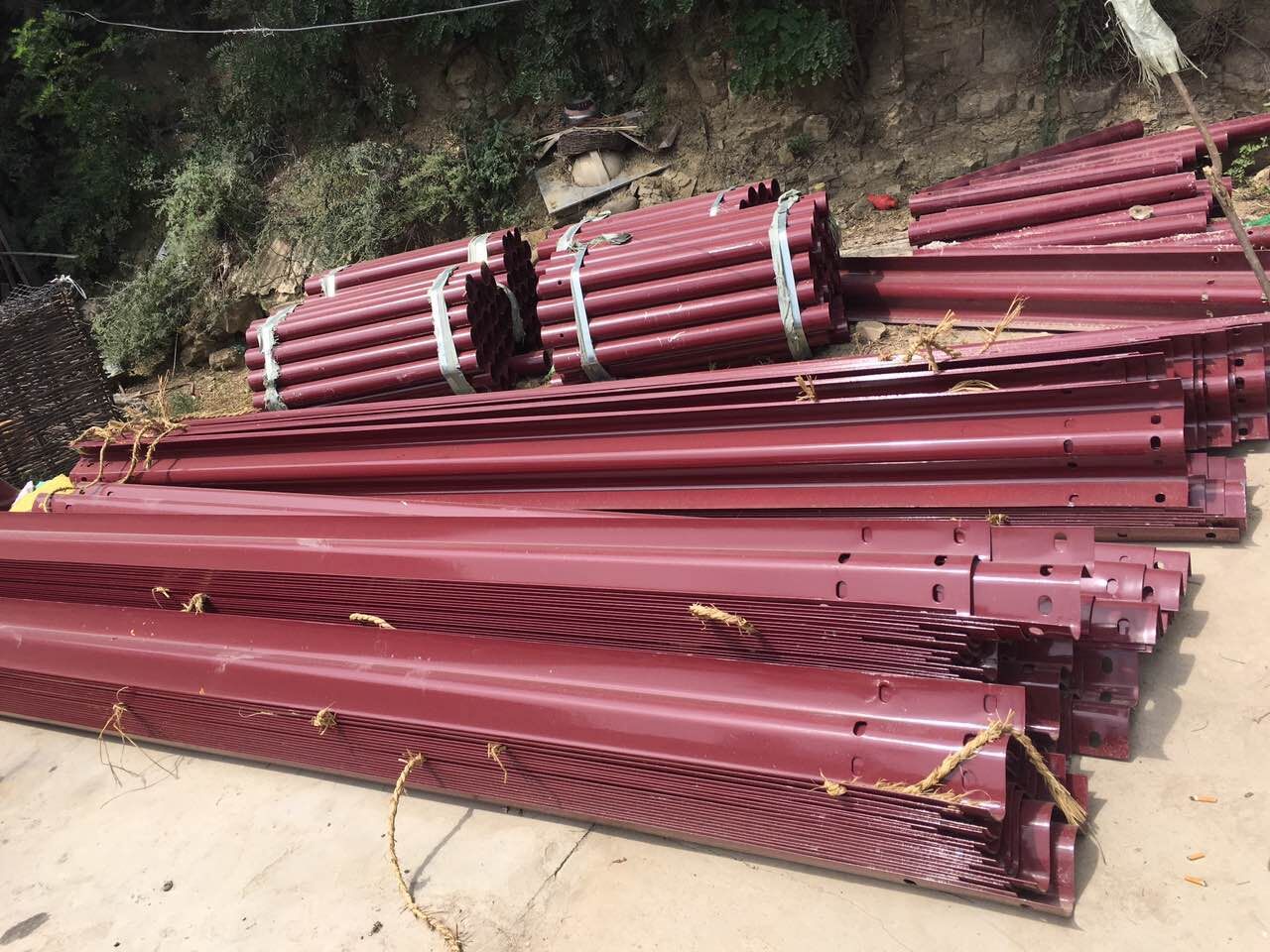 波形护栏应该怎样选购呢？